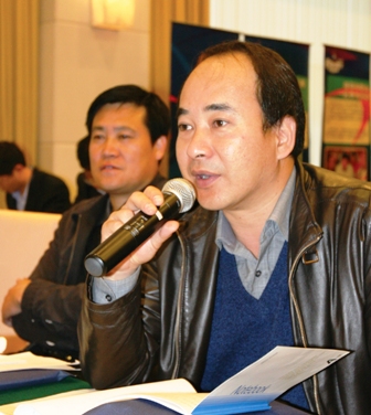 北京科协青少年部部长李海宁在提问与会代表深入讨论了程东红的讲话