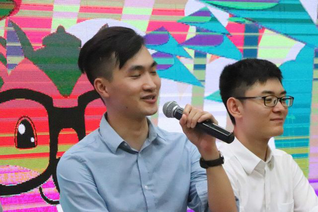 第一位主讲人,申怡飞,是东南大学2012级少年生,中国大学生"自强之星"