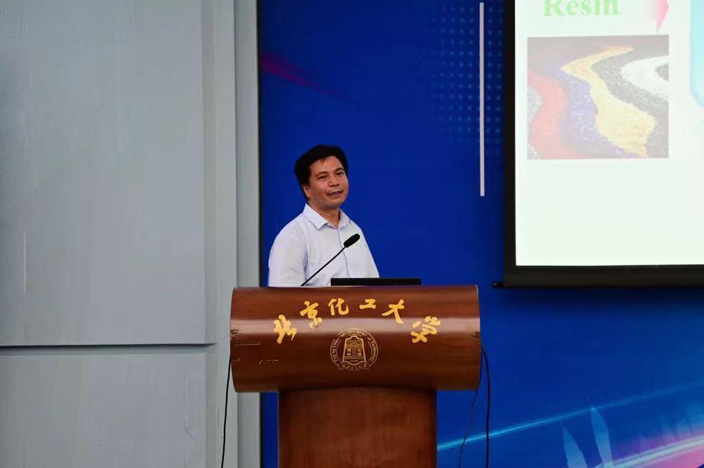 杨卫民教授为营员进行主题讲座