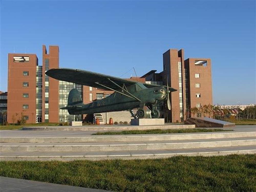 7月10号上午8时,迎着清晨的第一缕朝阳,高校科技营东北大学分营航空