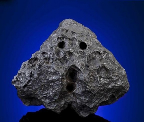 通过沈括的描述,我们不难看出人们对陨石的坠落和陨石的形态有了初步